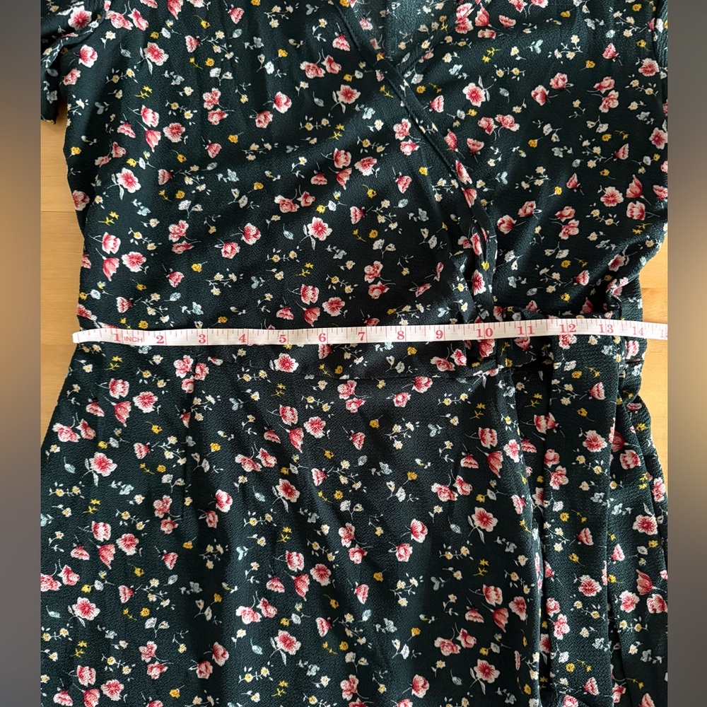 Green Floral Wrap Dress with Ruffle Hem – Short Sleeve Boho Mini Dress Sz S EUC - Picture 9 of 11